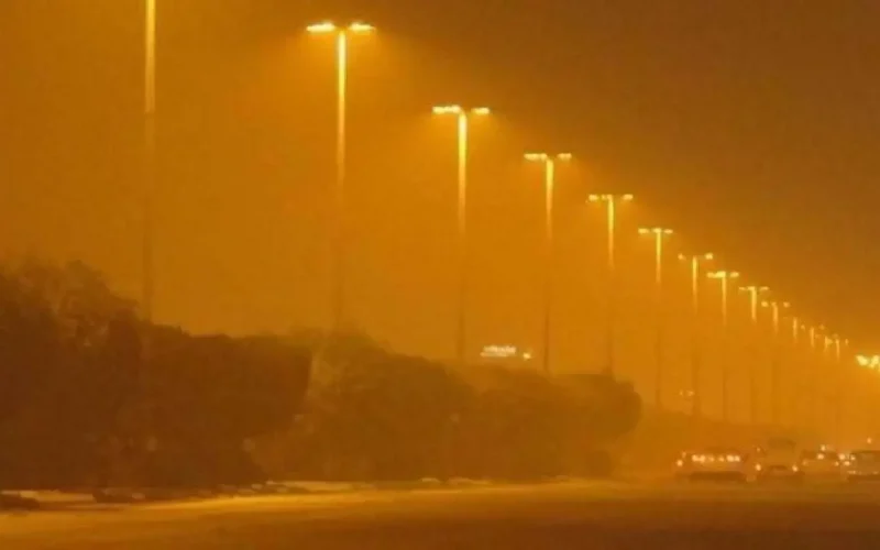 عوالق ترابية تهدد جودة الهواء في المنطقة الشرقية وتحذر من تأثيراتها الصحية